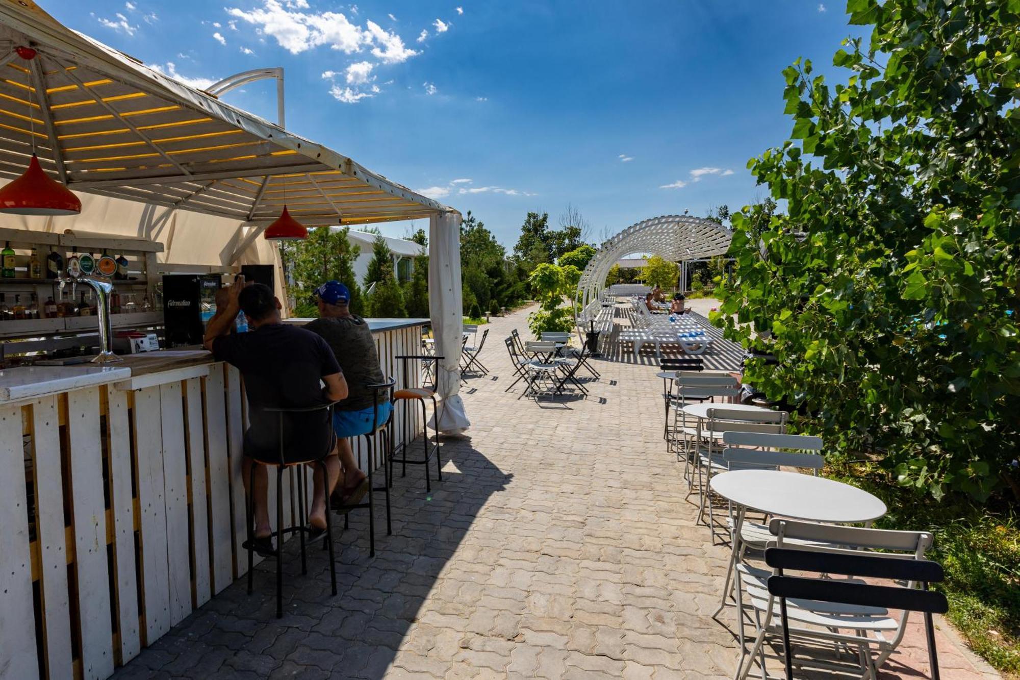 La Dolce Vita Resort Капчагай Екстериор снимка